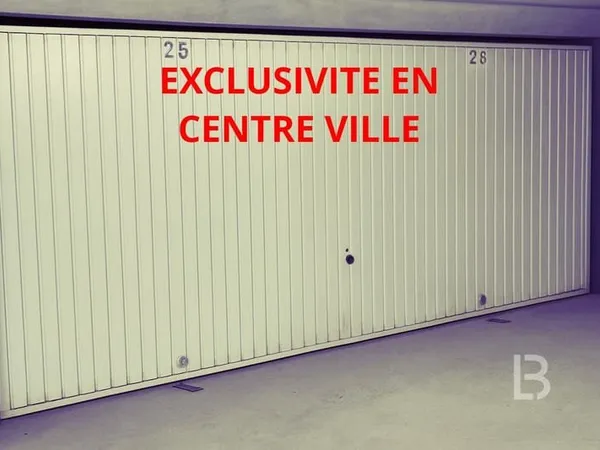 Trés grand garage double proche du port en centre ville d'Antib