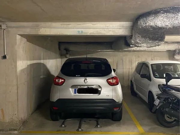 Parking garage couvert Boulevard de Montréal