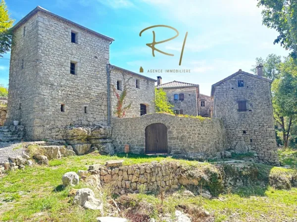 Mas en pierre 300 m² hab 8 ha de terrain, Sud Ardèche