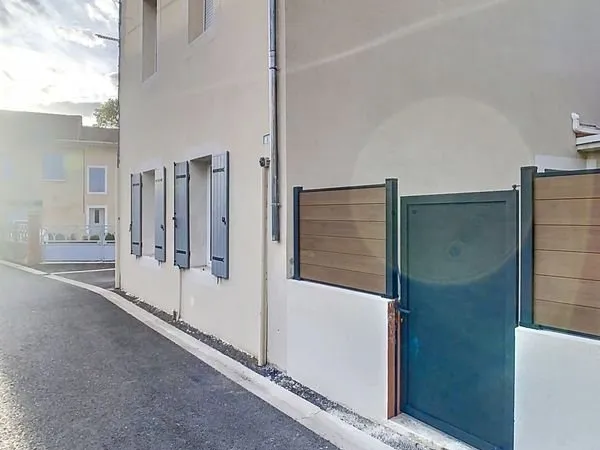 Maison avec extérieur Rénovée