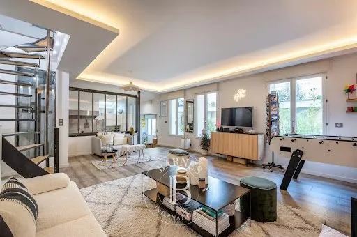 Maison 8 pièces 203 m²