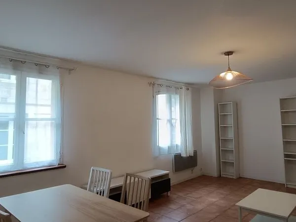 Appartement T2 bis centre vie avec parking