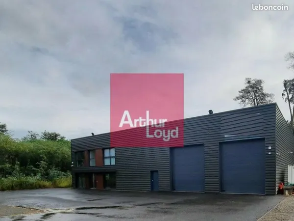 Local d'activité 696 m²