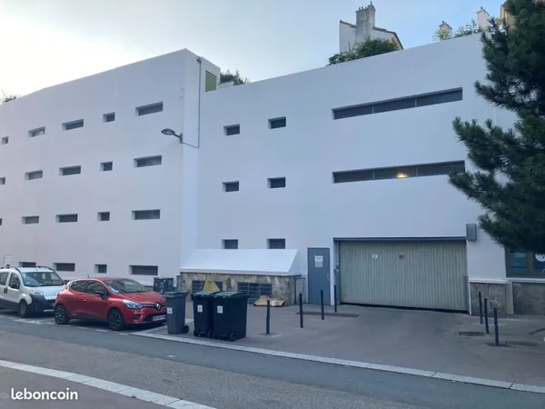 Garage / Box : Saint-Etienne FOURNEYRON / LIBERATION / REPUBLIQUE / ELISE GERVAIS / CENTRE VILLE