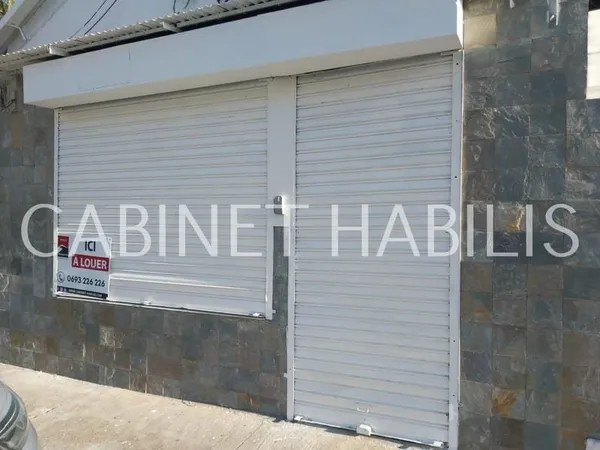 À LOUER - LOCAL COMMERCIAL D'ENVIRON 35,80 M2 - SAINT-DENIS