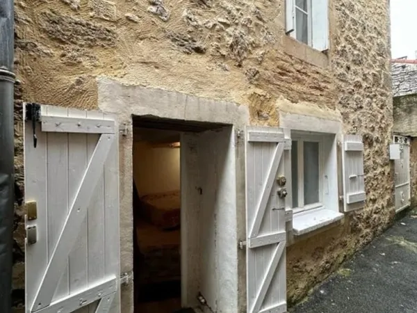 Jolie maison en pierre vendue meublée