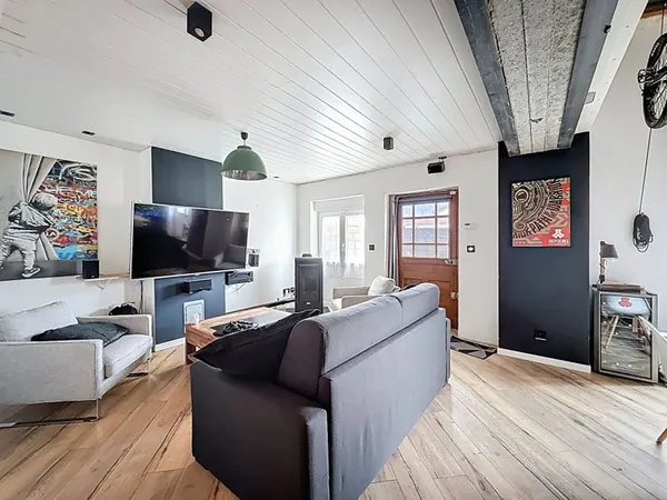 Maison rénovée 73 m2; 2 chambres et un bureau avec terrasse et son jardin