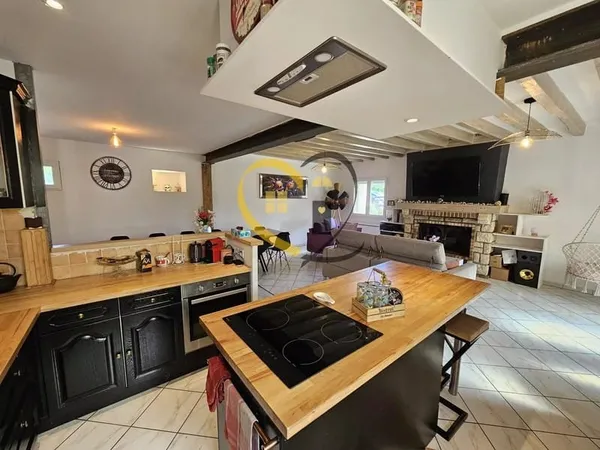 Maison de 185m² 6 pièces 4 chambres à RIANS 18220