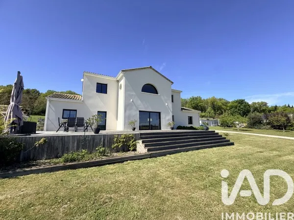 Maison 5 pièces 215 m²