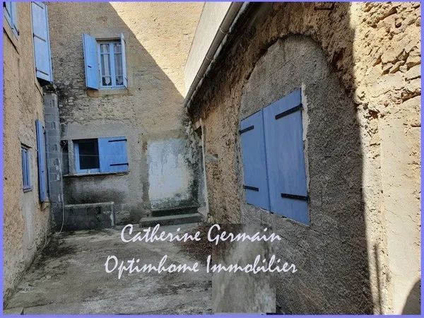 A Laure Minervois (11), à vendre - Ensemble immobilier à rénover entièrement