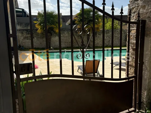 Authentique maison en pierre 155 m² avec piscine et dépendance