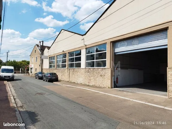 Local 800 m² AUXERRE