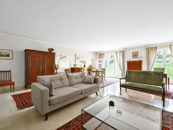 Charmante maison, années 1990, fonctionnelle et en très bon état