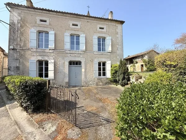 MAISON DE CARACTERE