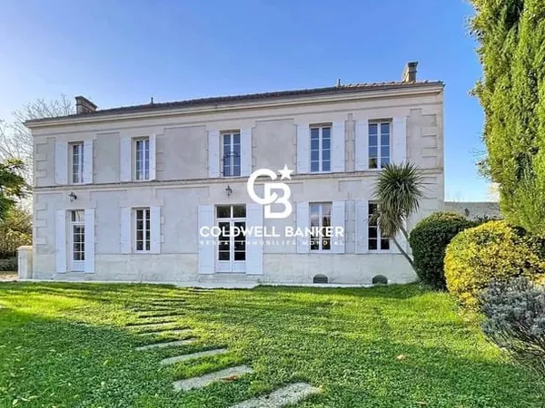 Ensemble immobilier de caractère avec piscine