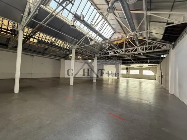 Local d'activités 900m2 à vendre Pantin