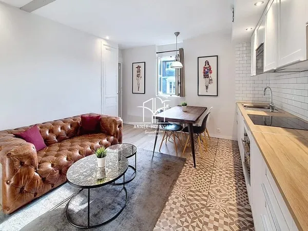 DEUX PIECES PLACE MORNY