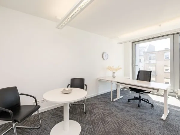 Accès tout compris aux [bureaux/espaces de coworking/salons d'affaires/etc.] à Stop & Work Brunoy
