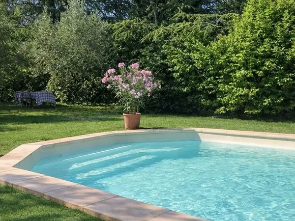 PERIPHERIE UZES : Maison de charme P5 avec piscine et jardin