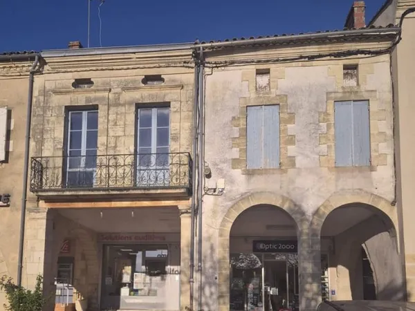 Appartement de 132 m2, au 1er étage d'un immeuble en centre-
