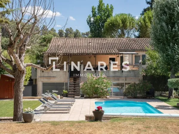 La CEZANNE - Maison divisée de 189m2 - Terrain 1100m2 - 13100 L