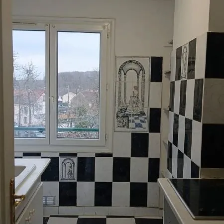 F4 face futur métro réf a neuf parking