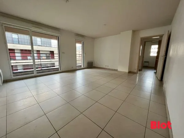 A VENDRE CHEZ BLOT IMMOBILIER - Bel appartement T3 avec garage et balcon