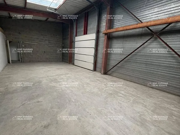 Local d'activité 195 m²