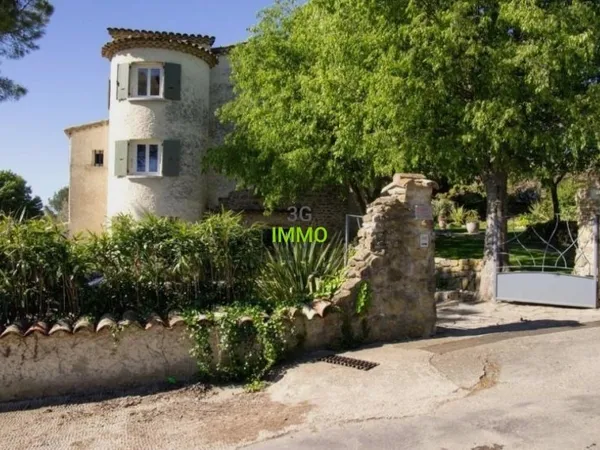 Propriété 11 pièces