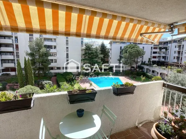 Appartement avec piscine cave et stationnement
