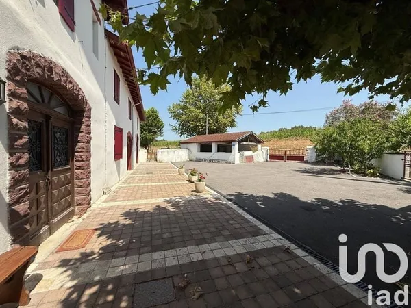 Maison 14 pièces 385 m²