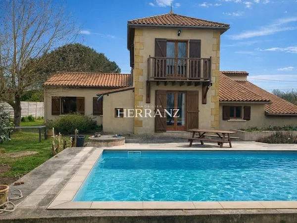 Spacieuse maison avec suite parentale et piscine à 7 minutes