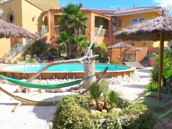 Villa rez de jardin avec piscine