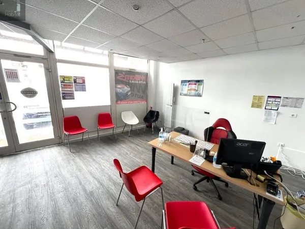 Bureau et espace de travail Vente Laguiole  66m² 65000€