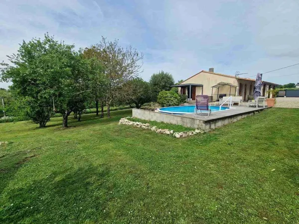 Maison de plain-pied au calme dans un hameau