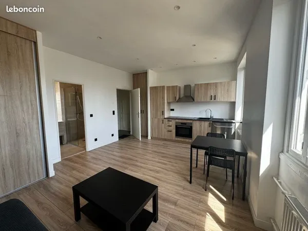 Lyon 6e - Rue Lalande - Appartement meublé lumineux à 100 m de Part-Dieu et des Brotteaux - 850 CC