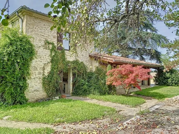 Propriété exceptionnelle avec maison principale et gîte, pis