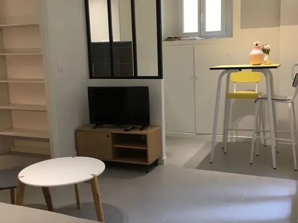 Location studio meublé 24 m² Carabacel