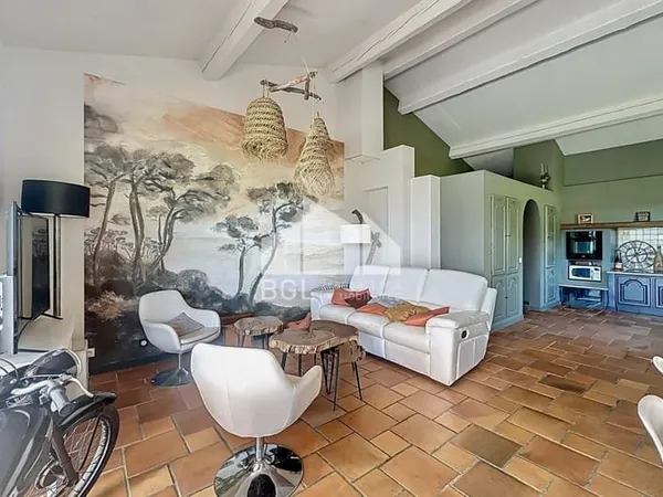 Appartement avec vue dégagée 5 pièces à Bormes les mimosas