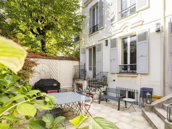 A vendre à Neuilly-sur-Seine - Sablons - Hôtel particulier - Jardin - Calme et soleil