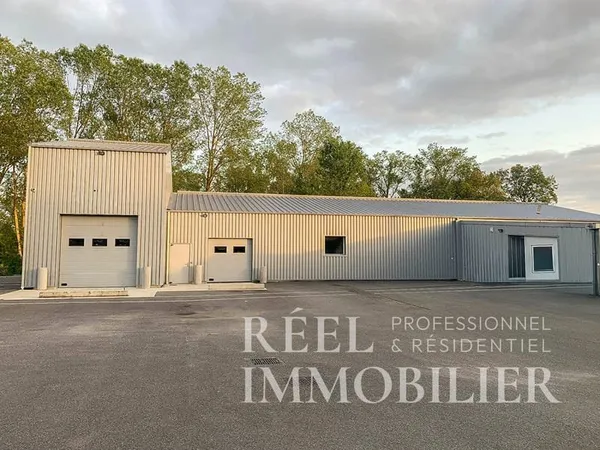 Investissement locatif patrimonial - Bâtiment industriel rénové et loué à Gimont