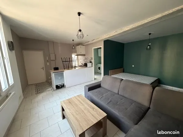 A 2 pas des Halles studio spacieux et lumineux dans un immeuble champenois