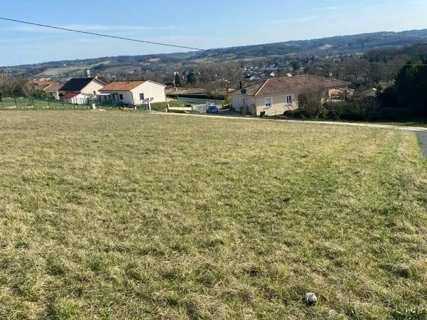 Terrain 2 000 m2 à Saint-Astier