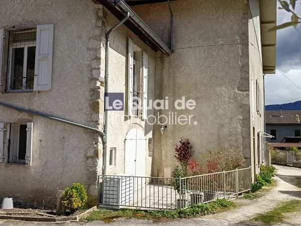 Appartement comparabe à une maison de village avec terrasse