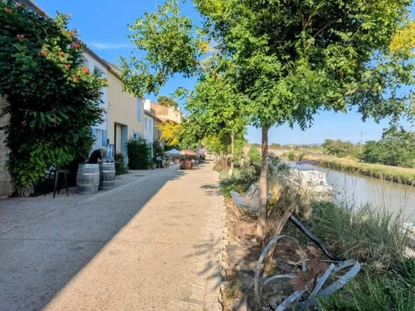 À vendre à Paraza Maison rénovée avec annexes et potentiel