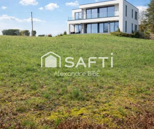 Imaginez votre future maison sur ce terrain plein de potentiel