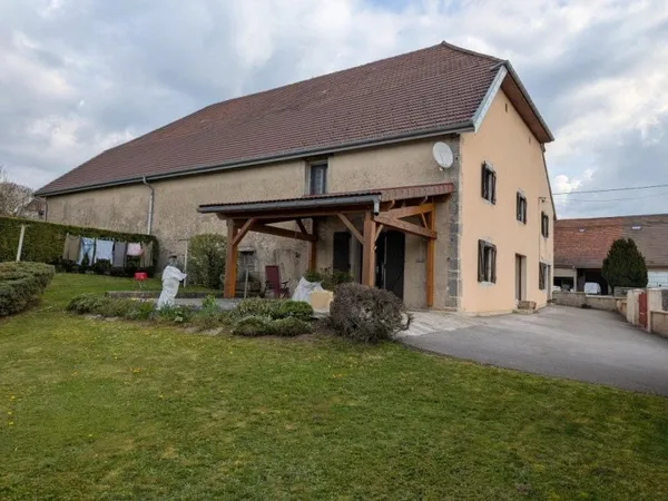 Maison en pierre rénovée 4 chambres 172 m² habitables DOURNON à 10 min de SALINS ET LEVIER