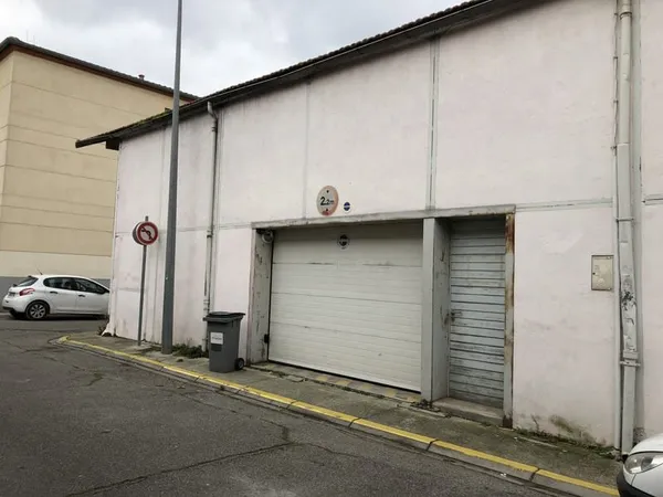 Garage dans ensemble immobilier sécurisé