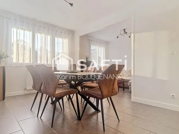 De plain pied surelevé, 2 chambres, sous sol total