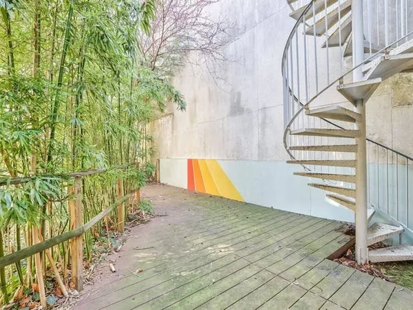 Local 9 pièces 422 m²